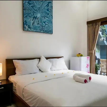 Canggu Ocean House/Pink. By Walk To The Beach!